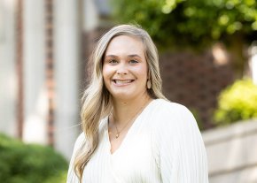 Shelbey Taylor headshot