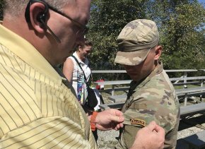 Anderson receiving his Ranger patch