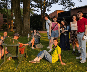 Gray Lee and a group of students outdoors at Skidmore College