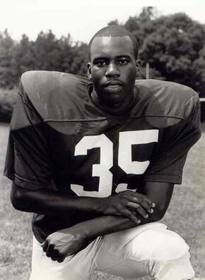 Perry Fewell as an undergraduate player for the LR Bears