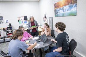 Debbie Tonnesen talks to a table of four students in the Clemmer-Long Center for Vocation and Purpose