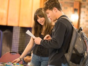 Lauren Witke talks to a fellow student