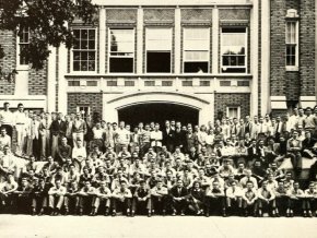 A very large group of Veterans Club members in front of Rhyne in 1947