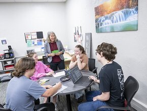 Debbie Tonnesen talks to a table of four students in the Clemmer-Long Center for Vocation and Purpose