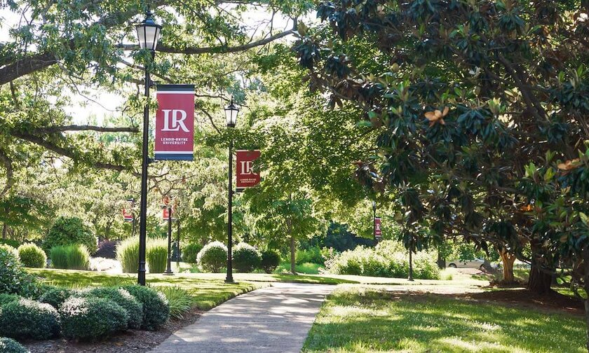 LR Banners along campus sidewalk