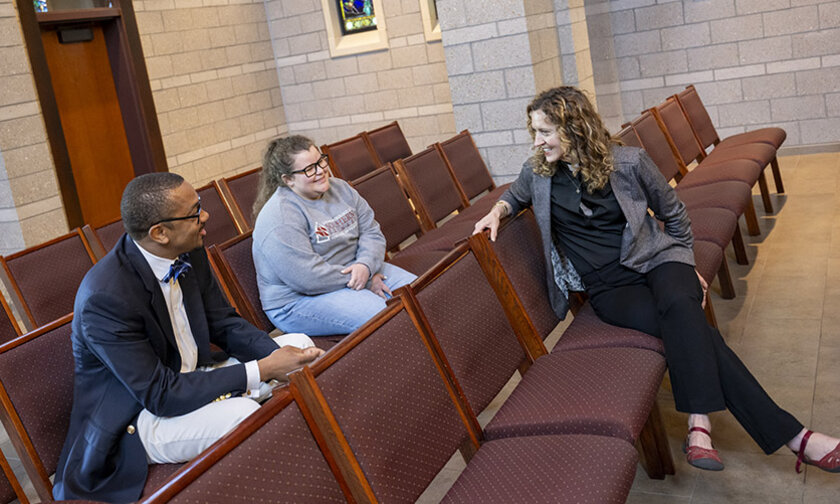 UMC professors Kermit Moss and Melanie Dobson talk with a seminary student