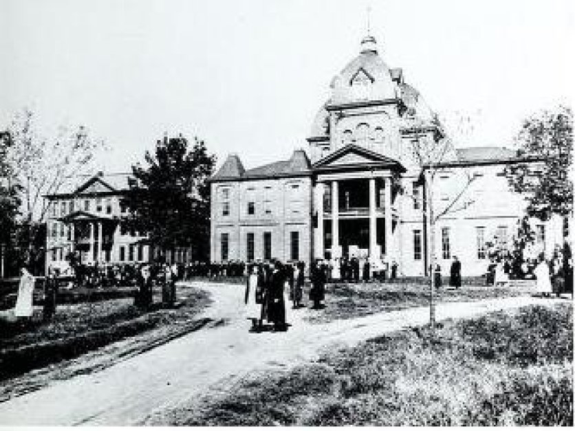 Black and white archive photo of a campus building from early 1900s